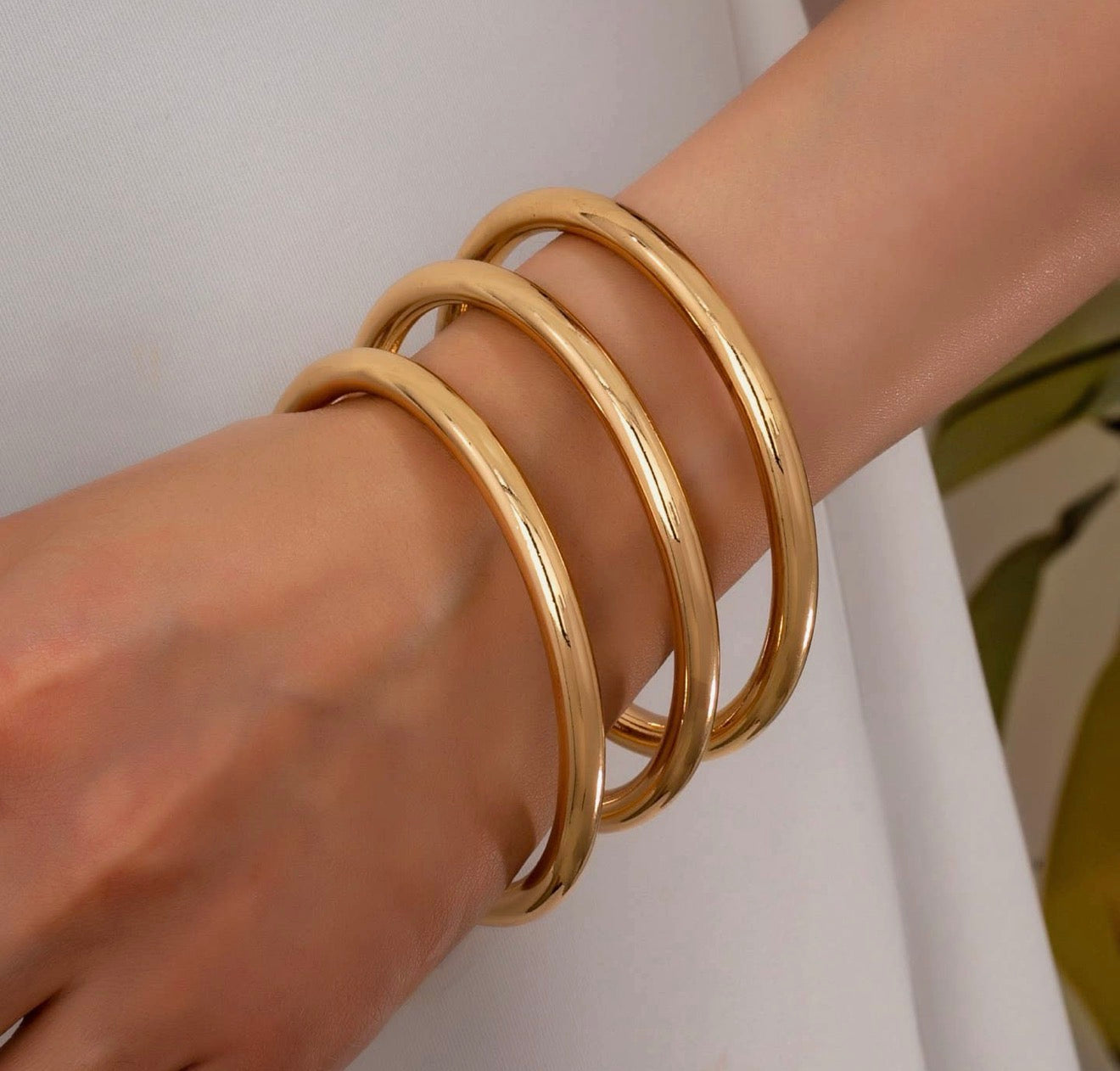 Gold Tube Bangle Set