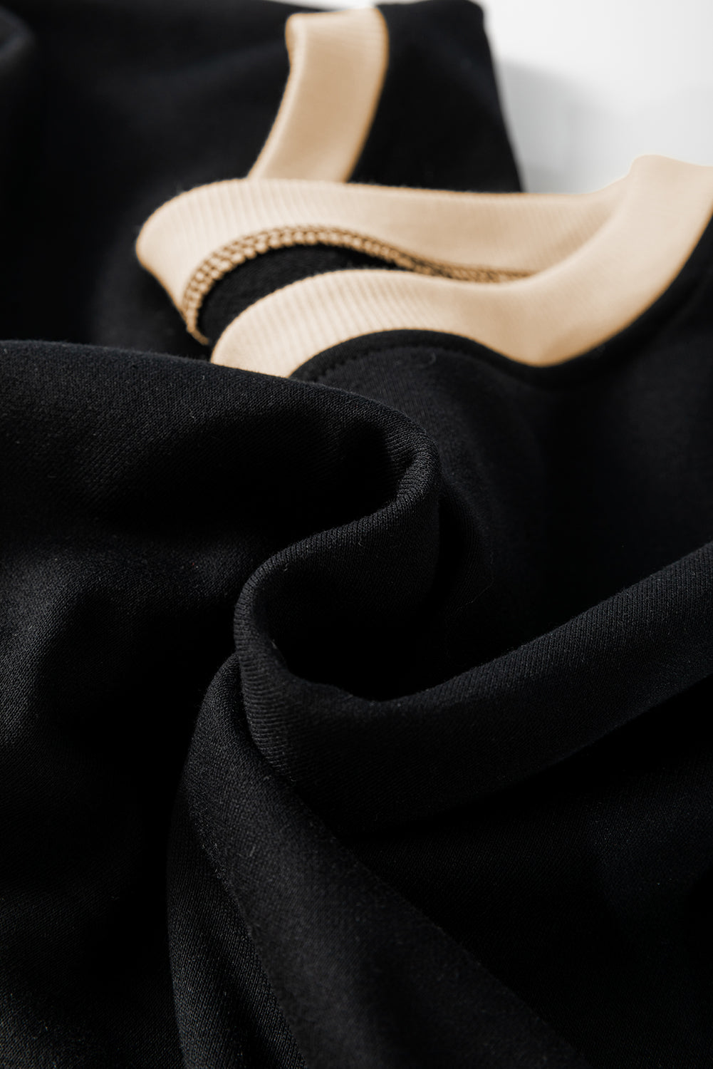 Rose Red Contrast Trim Loose Pullover and Lace-up Waist Shorts Set